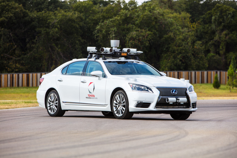 efp_170925_toyota-autonomous-car_0085-edit