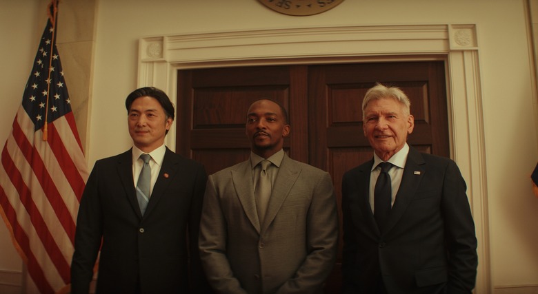 Captain America/Sam Wilson (Anthony Mackie, center) and President Thaddeus Ross (Harrison Ford, right) in Captain America: Brave New World.