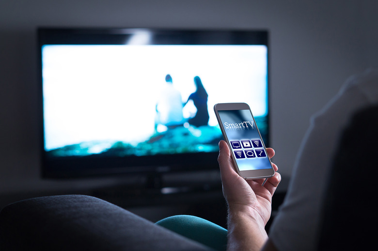 watching-tv-with-smartphone