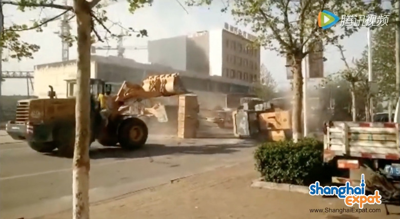 bulldozer-fight-china