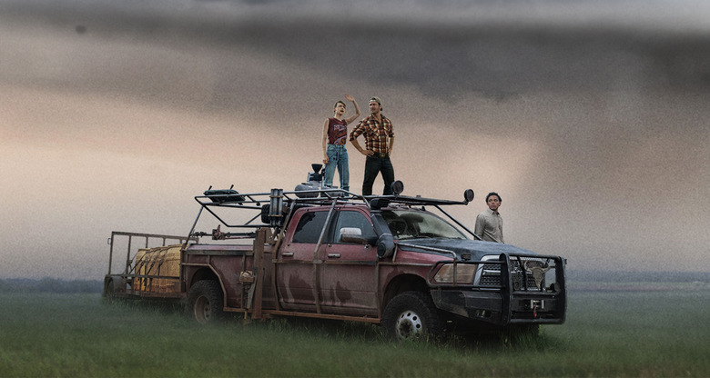 Daisy Edgar-Jones and Glen Powell in Twisters.