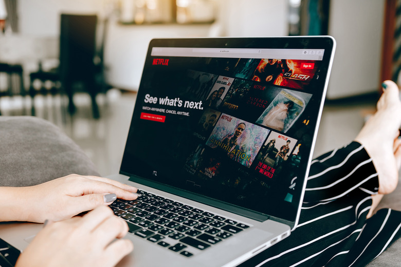 netflix-sign-laptop