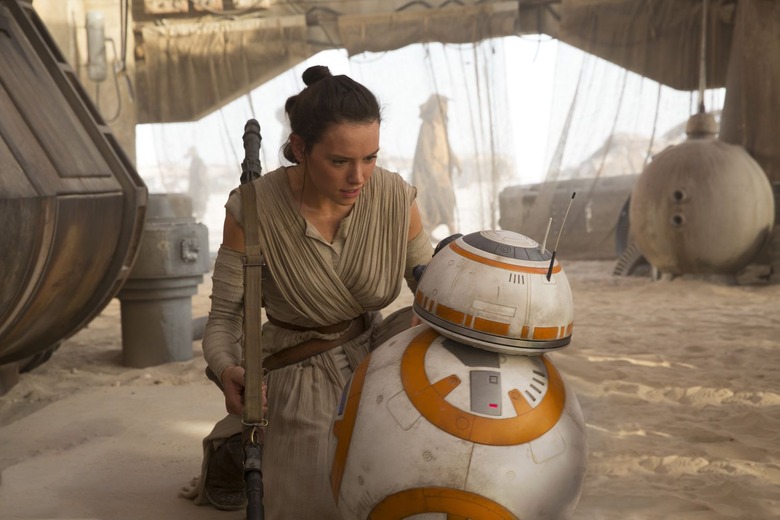 star-wars-tfa-hi-res-rey-meets-bb-8