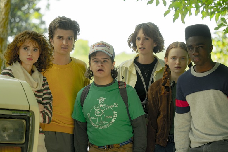 (L to R) Natalia Dyer as Nancy Wheeler, Joe Keery as Steve Harrington, Gaten Matarazzo as Dustin Henderson, Maya Hawke as Robin Buckley, Sadie Sink as Max Mayfield, and Caleb McLaughlin as Lucas Sinclair in STRANGER THINGS.