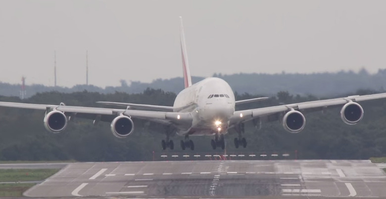 airbus-a380-crosswind-landing-dusseldorf