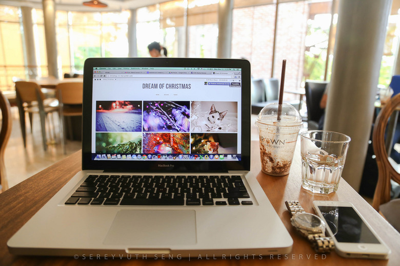 macbook-coffee-shop
