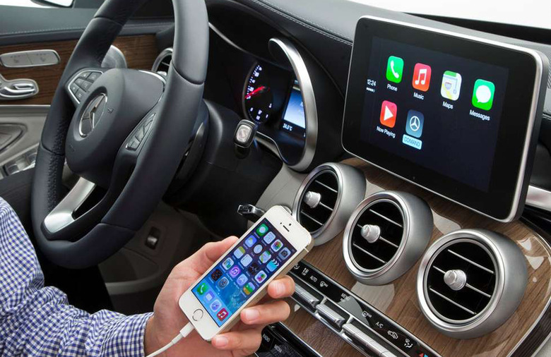 Apple-CarPlay-Mercedes