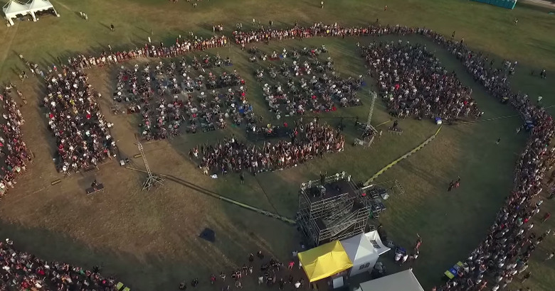 foo-fighters-rockin-1000-cesena-italy-video