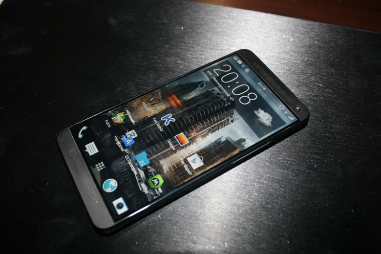 htc-one-2-m8-display-leak-1