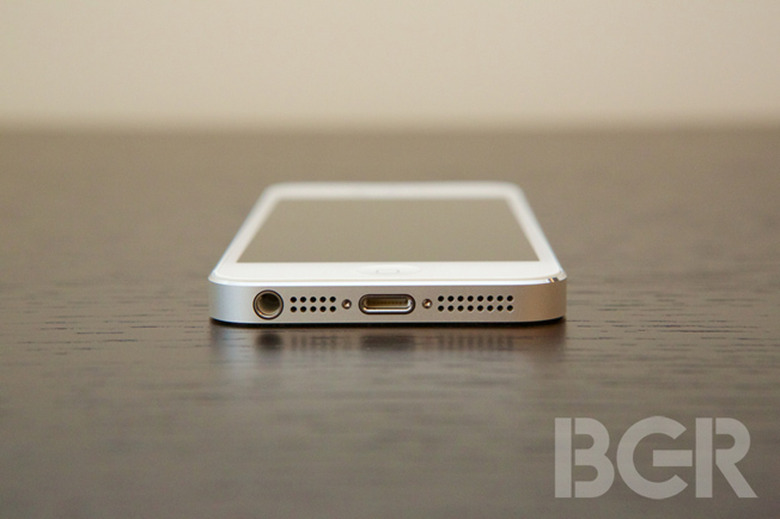 apple-iphone-5-sign-9832