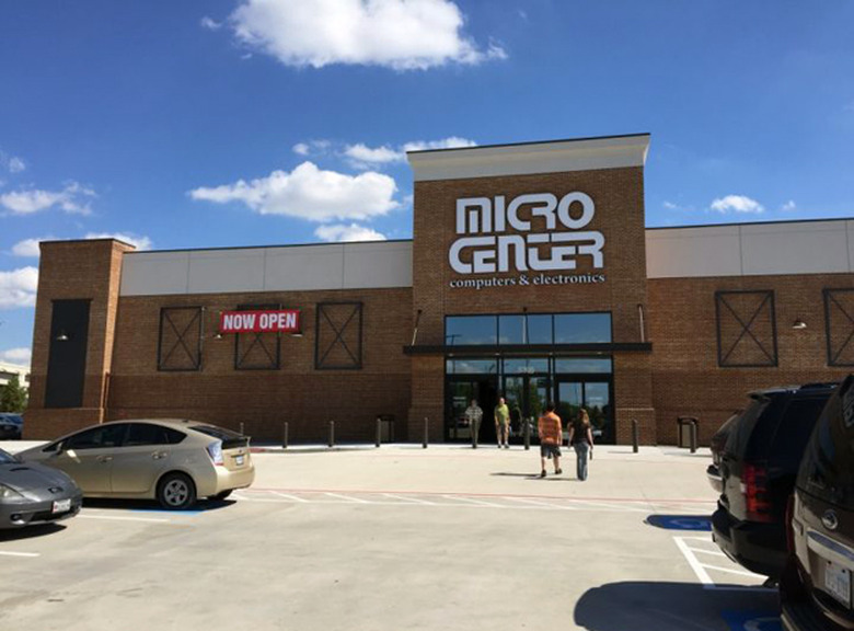 micro-center-sign