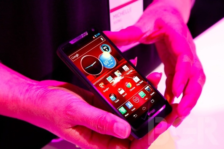 Motorola DROID RAZR M Hands-On