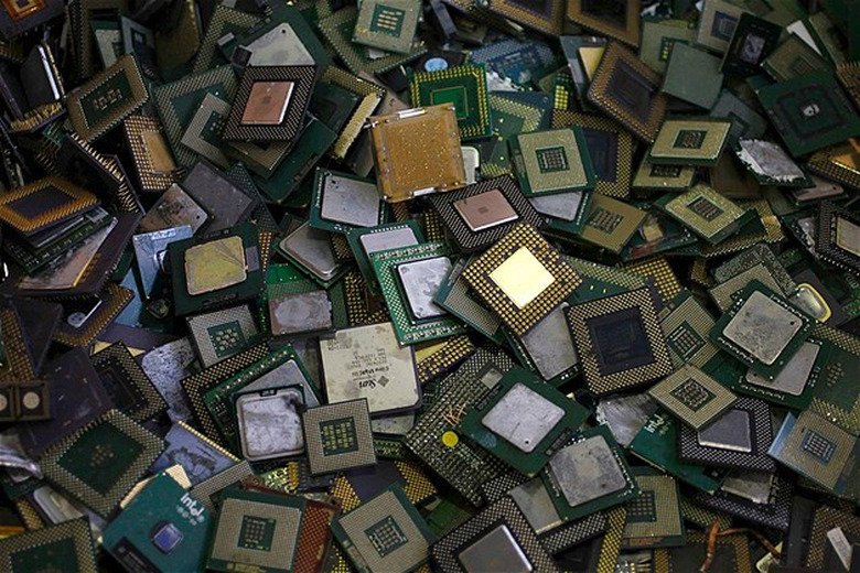 processors-pile