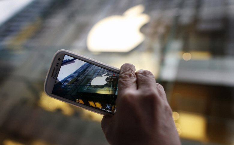 apple-v-samsung-sign-2