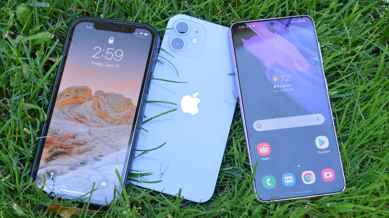 iPhones and Samsung Galaxy Smartphone