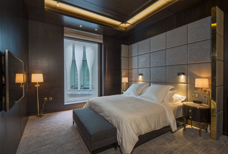 Ten Trinity Square - Four Seasons Hotel, City of London, United Kingdom. Architect: Aukett Swanke, 2017.