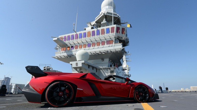 Veneno Roadster