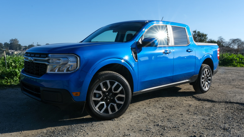 2022 Ford Maverick Side