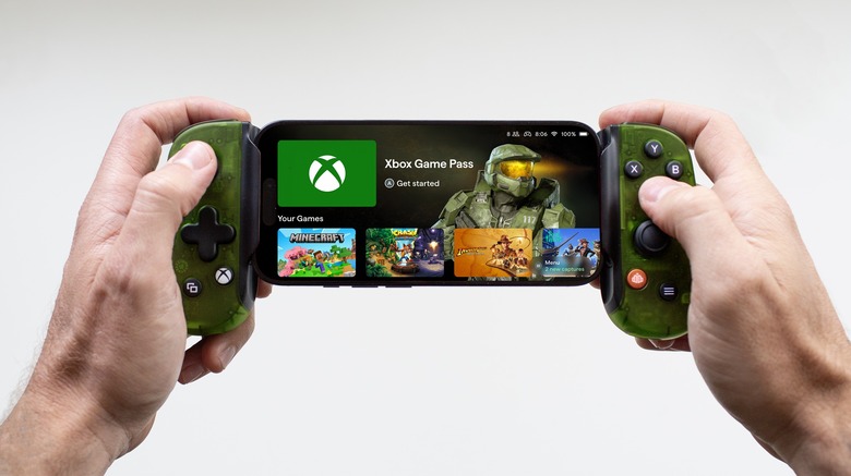 Backbone One Xbox Edition in action.