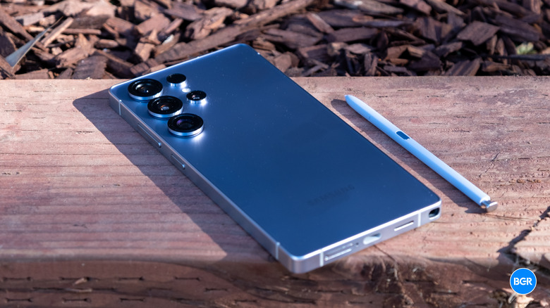 Samsung Galaxy S25 Ultra with S Pen on a piece of wood