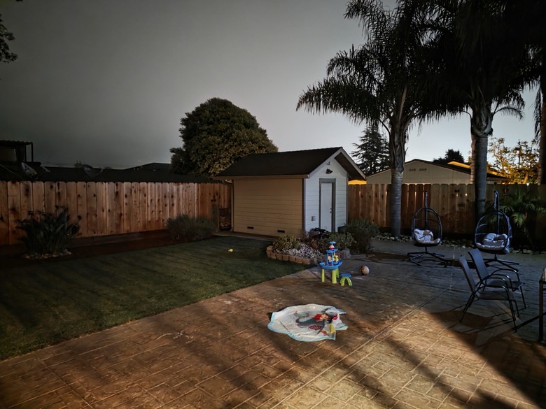 night-yard-1x