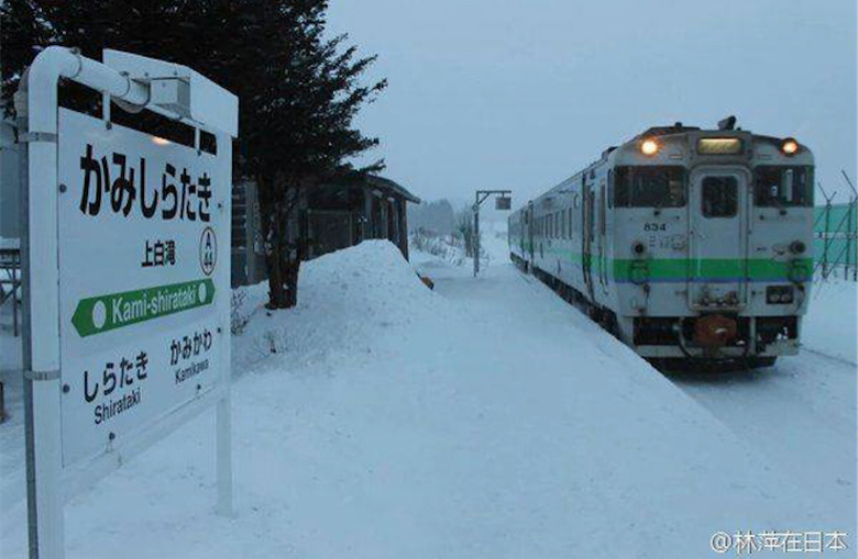 japan-train-station-one-passenger