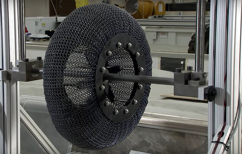 NASA-superelastic-tire-designboom-005