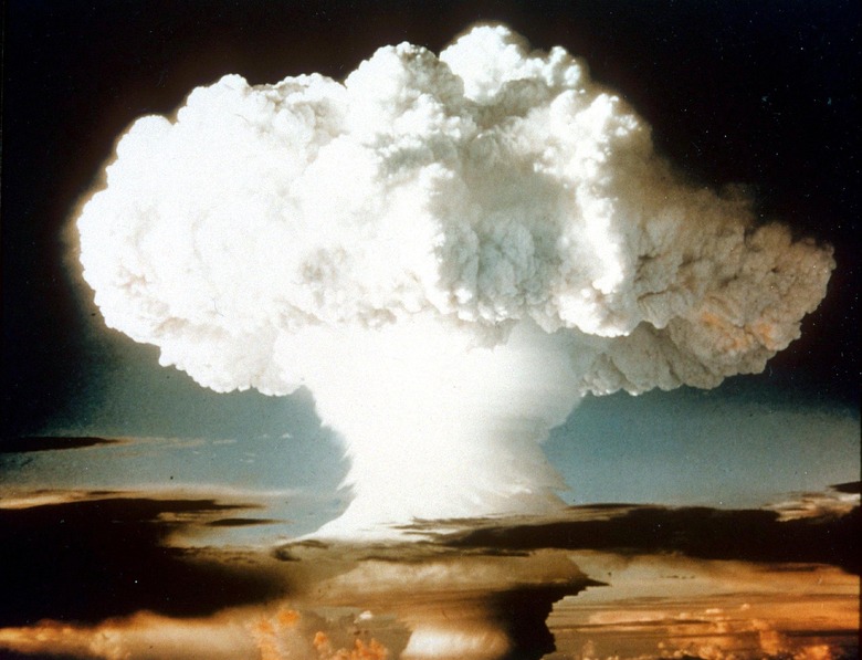 nuke nuclear mushroom cloud