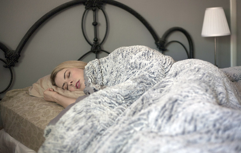 woman-asleep-sleeping-in-bed