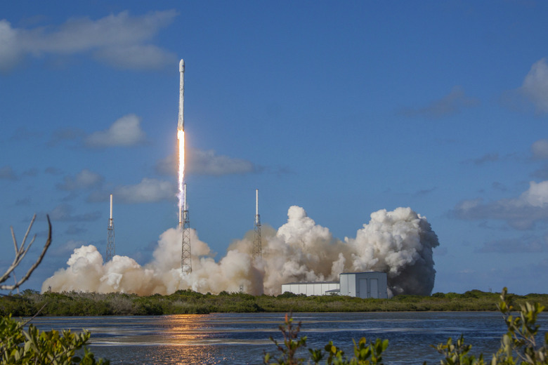 spacex-falcon-9-takeoff-may-27th