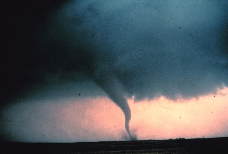 1024px-Tornado0_-_NOAA