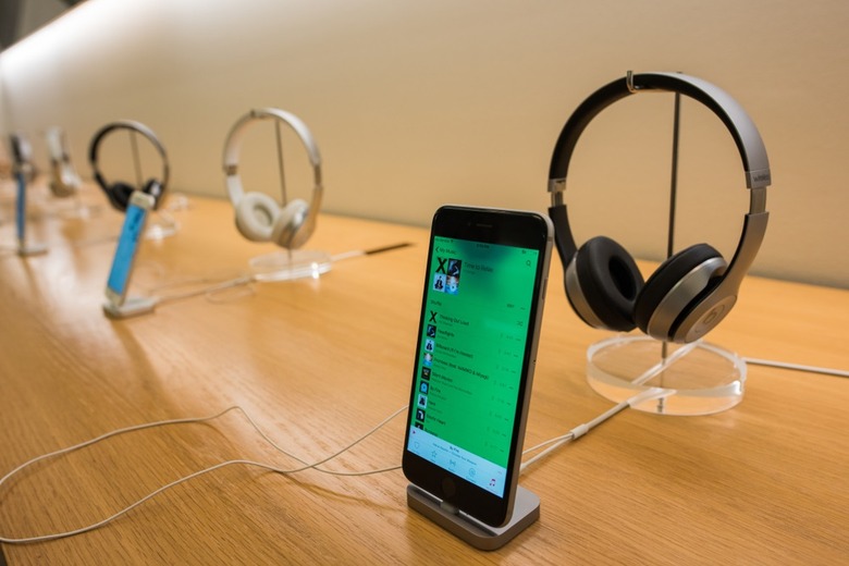 apple headphones beats
