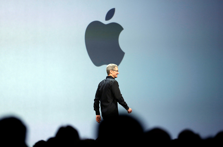 apple-sign-tim-cook-stage