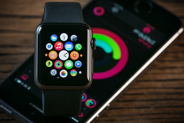 apple-watch-iphone-se-sign