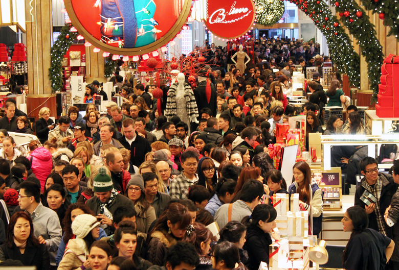 black-friday-shopping-crowd