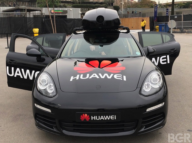 huawei-mate-10-pro-ai-self-driving-car-mwc-2018-001