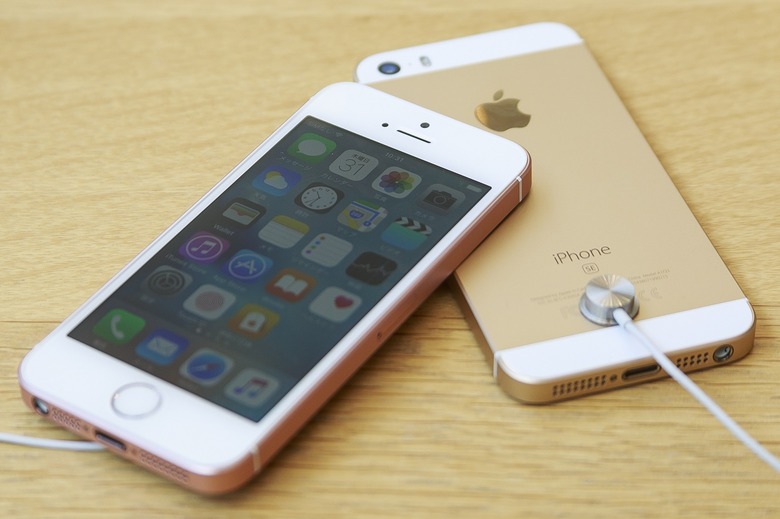 New Apple iPhone SE and iPad Pro go on sale in Japan - 31 Mar 2016