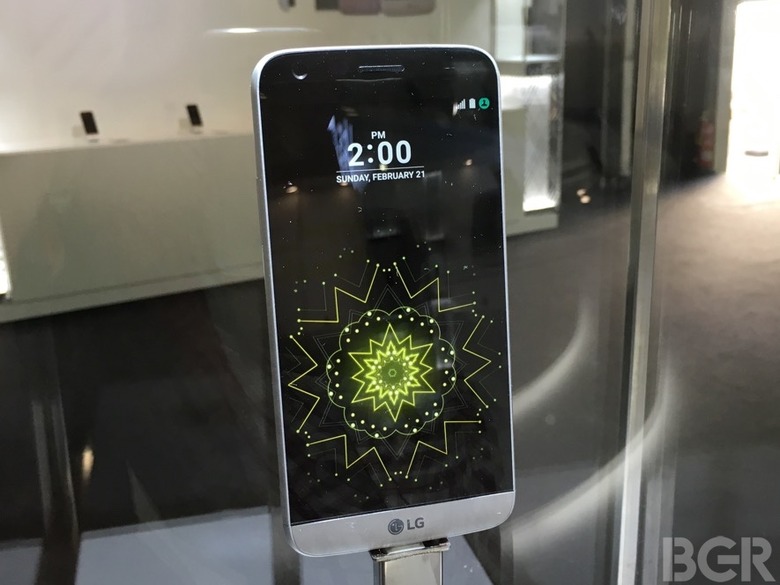 mwc-2016-lg-g5-hands-on-12