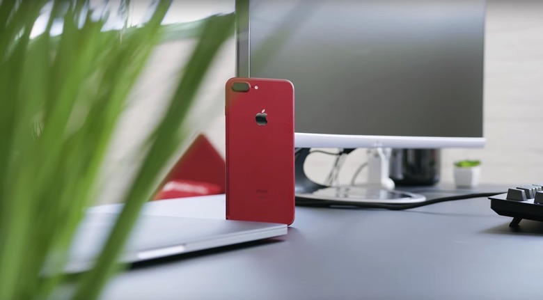 apple-red-iphone-7-hands-on-unboxing-video