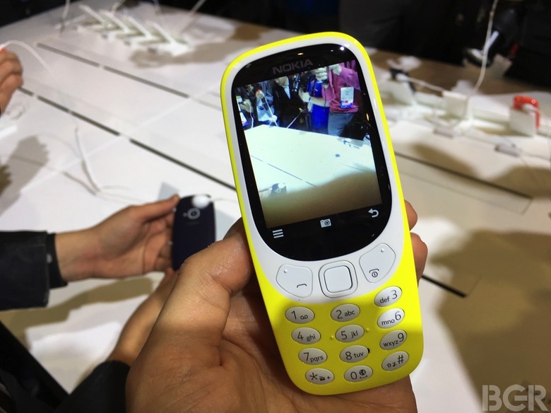 nokia-3310-mwc-2017-hands-on-10