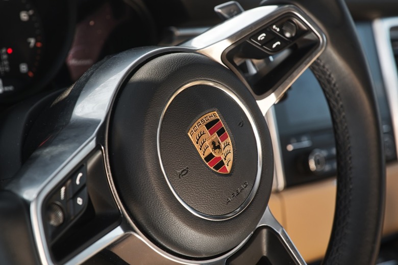 porsche logo steering wheel