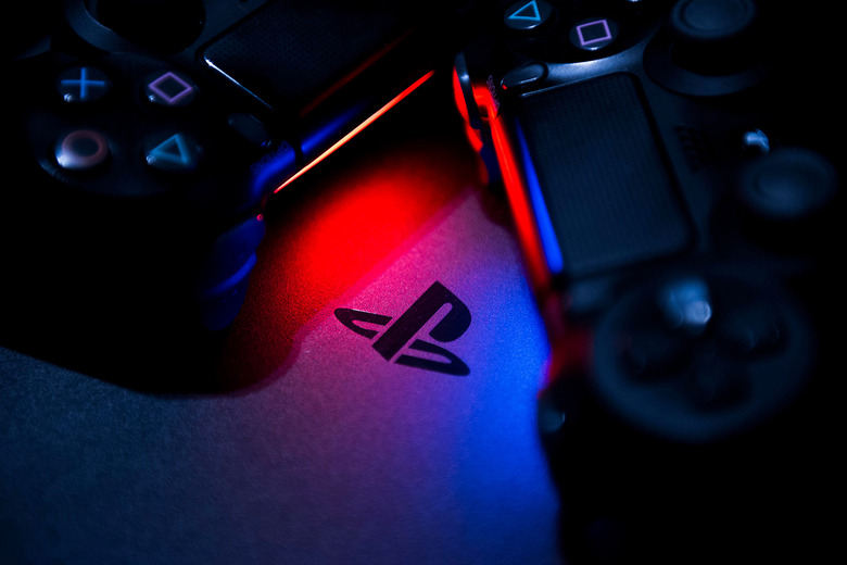 playstation-4-ps4-controllers-sign