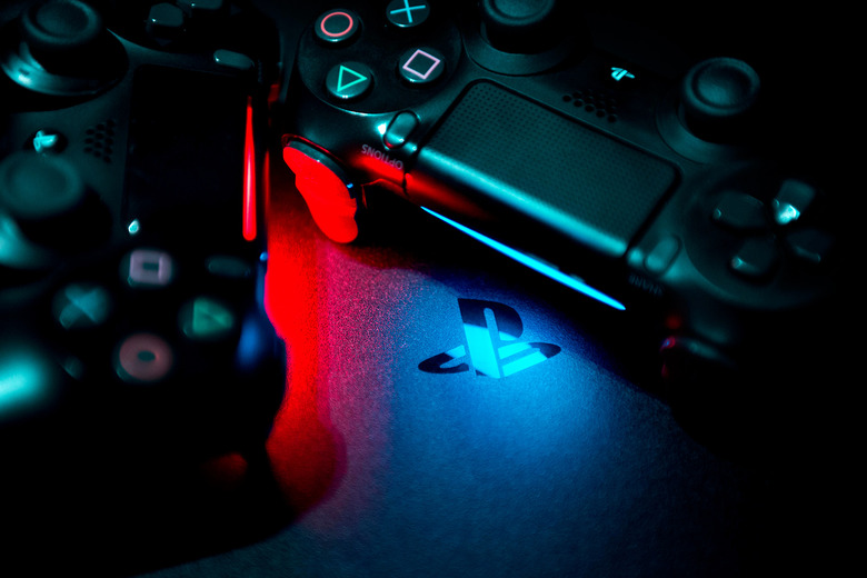 playstation-sign-glowing-controllers