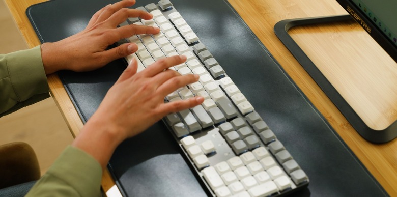 Satechi’s SM3 Slim Mechanical Backlit Bluetooth Keyboard