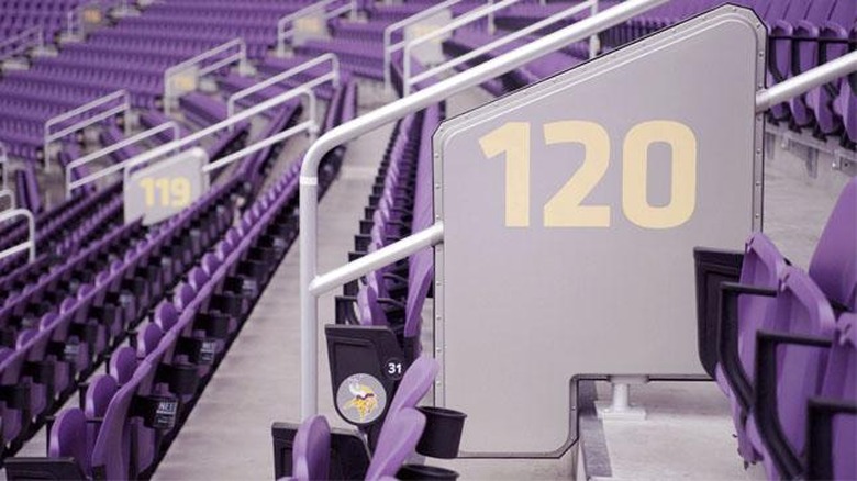 Verizon_USBankStadiumDAS_HandrailAntenna_644x362_0