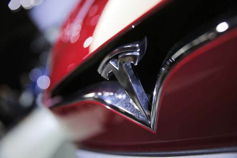 tesla-logo-sign