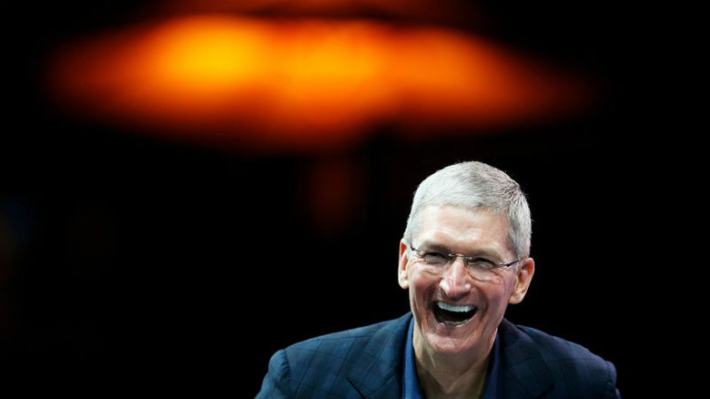 tim-cook-laughing