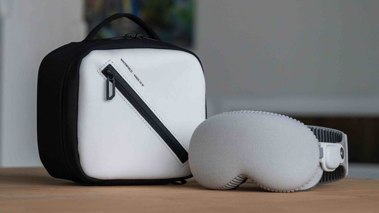 WaterField's Compact Vision Pro Shield Case