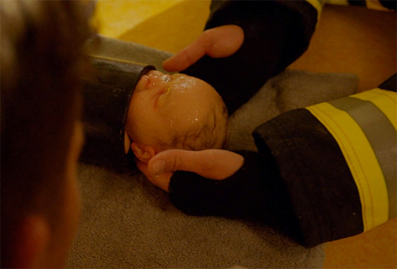 9-1-1 bathroom scene