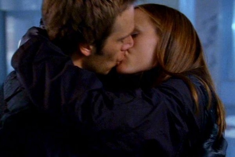 Alias Sydney and Vaughn Kiss